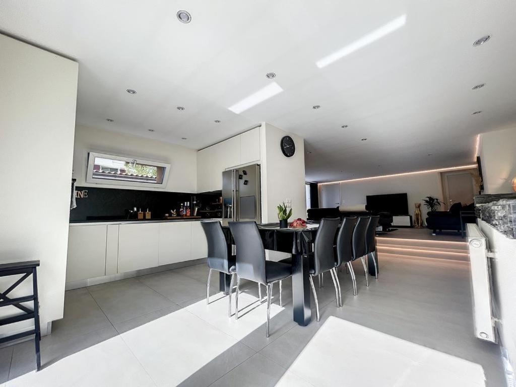 Appartement Moderne Avec Terrasse Et Piscine A Chatel Sur Bex Luaran gambar